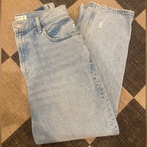 Abercrombie & Fitch 90’s Straight Ultra High Rise CURVE LOVE in SHORT length